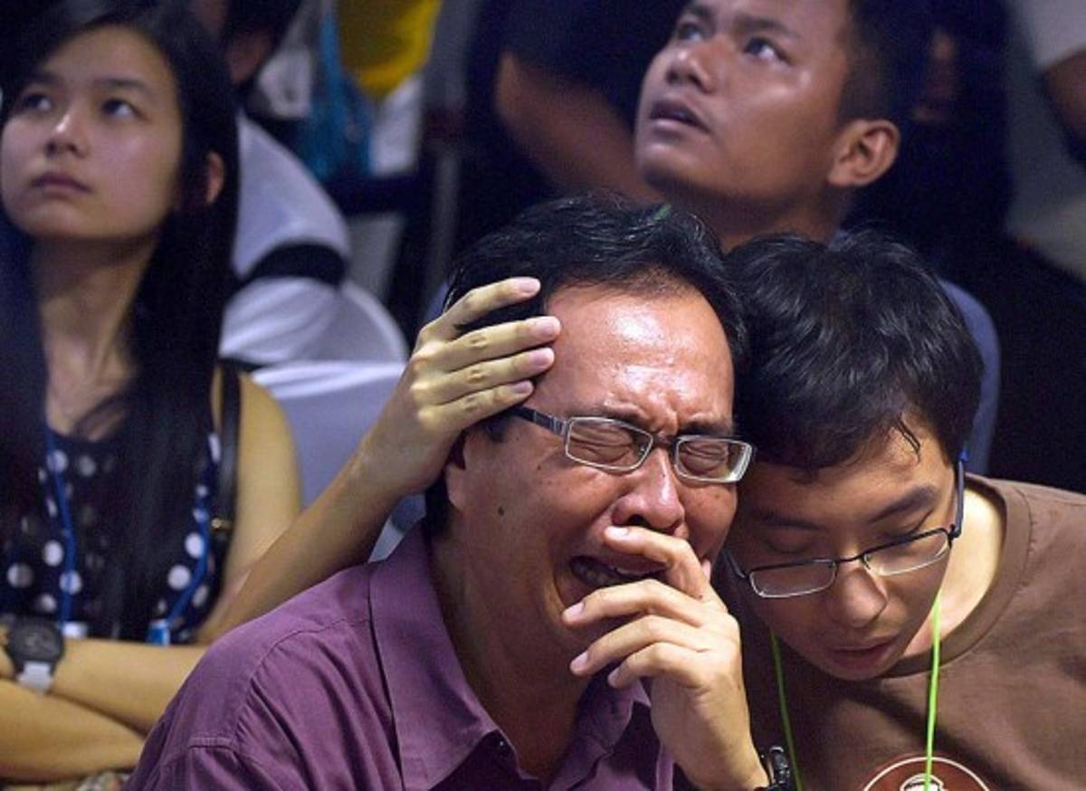 Encuentran restos de avión desaparecido de AirAsia