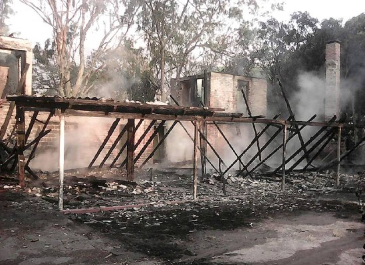 Incendio deja en la calle a familia hondureña