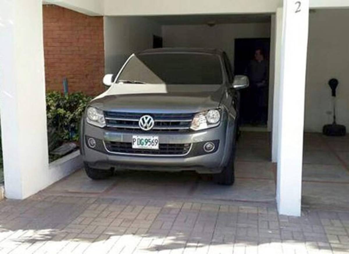 Aseguran propiedades y autos blindados de exdirector del IHSS