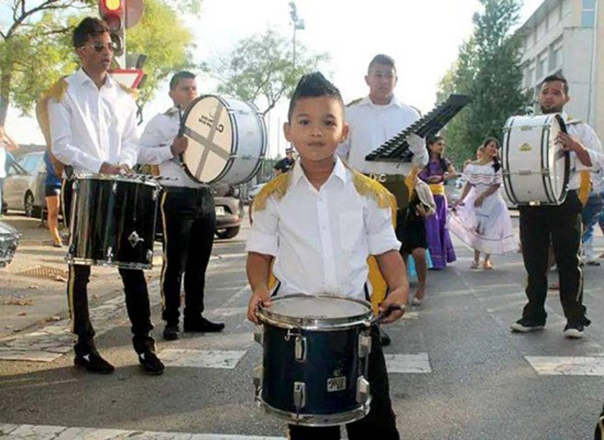 Histórico desfile de hondureños en Girona