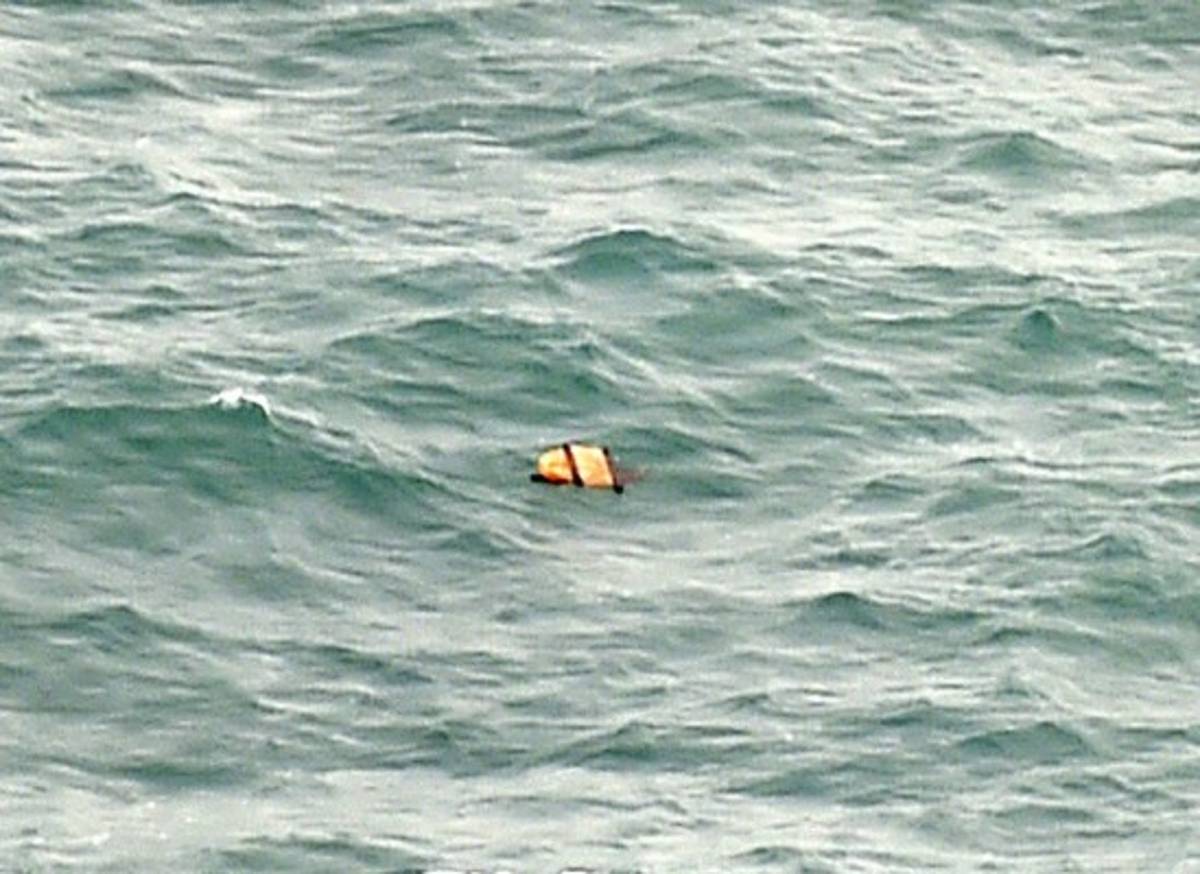 Encuentran restos de avión desaparecido de AirAsia