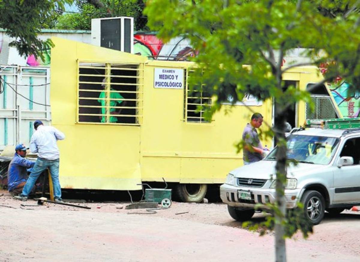 Alcaldía desmantela clínicas cerca de la Dirección Nacional de Tránsito