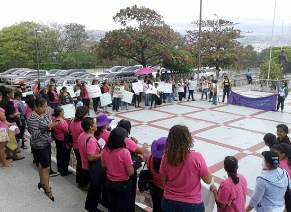 Feministas hondureñas protestan en CSJ