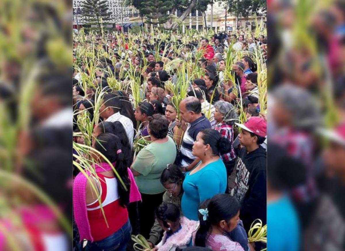 Hondureños salen a las calles para conmemorar el Domingo de Ramos