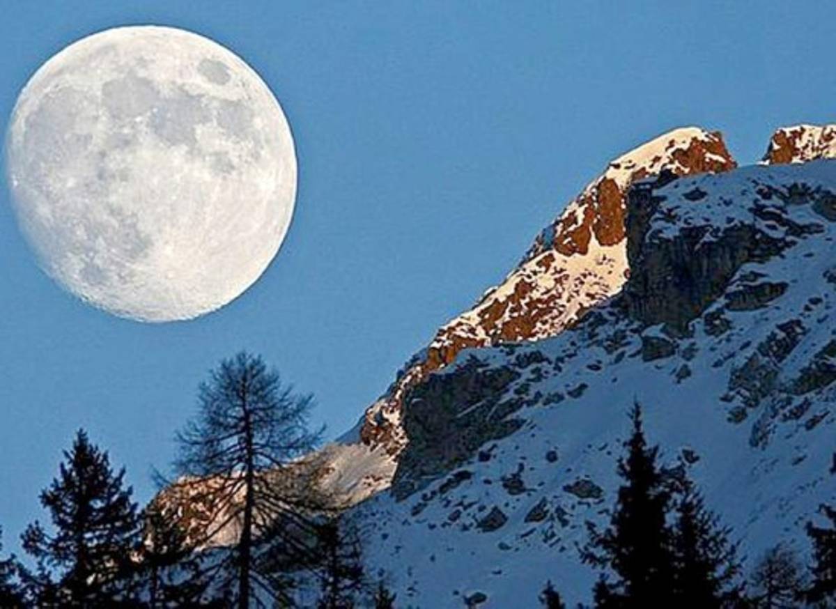 Joe Biden is sworn in as the 46th president of the United States by Chief Justice John Roberts as Jill Biden holds the Bible, during the 59th presidential inauguration on the West Front of the US Capitol on January 20, 2021 in Washington, DC. - During today's inauguration ceremony Joe Biden became the 46th president of the United States. (Photo by Andrew Harnik / POOL / AFP)
