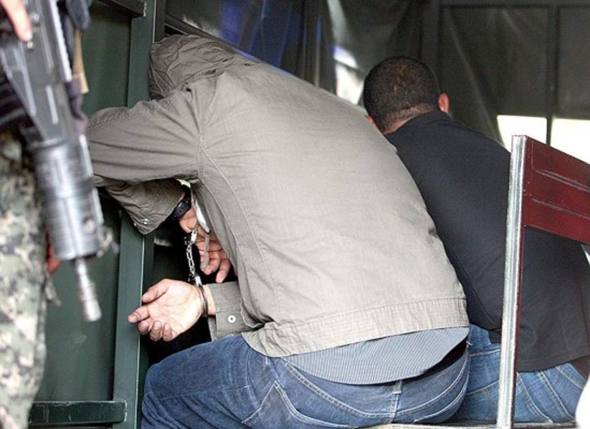 Se entregan nueve agentes TIGRES vinculados a hurto a los Valle Valle