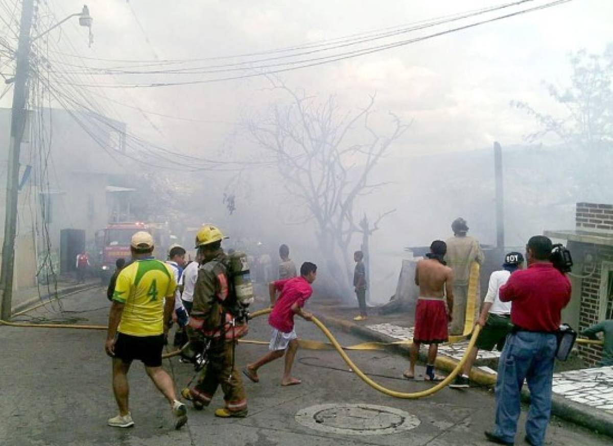 Incendio destruye al menos tres viviendas en la capital de Honduras
