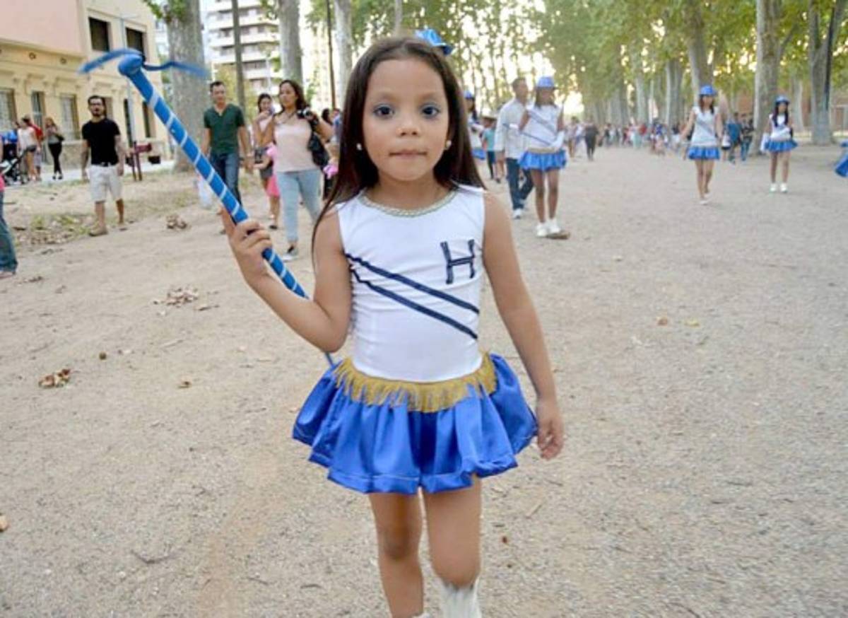 Histórico desfile de hondureños en Girona
