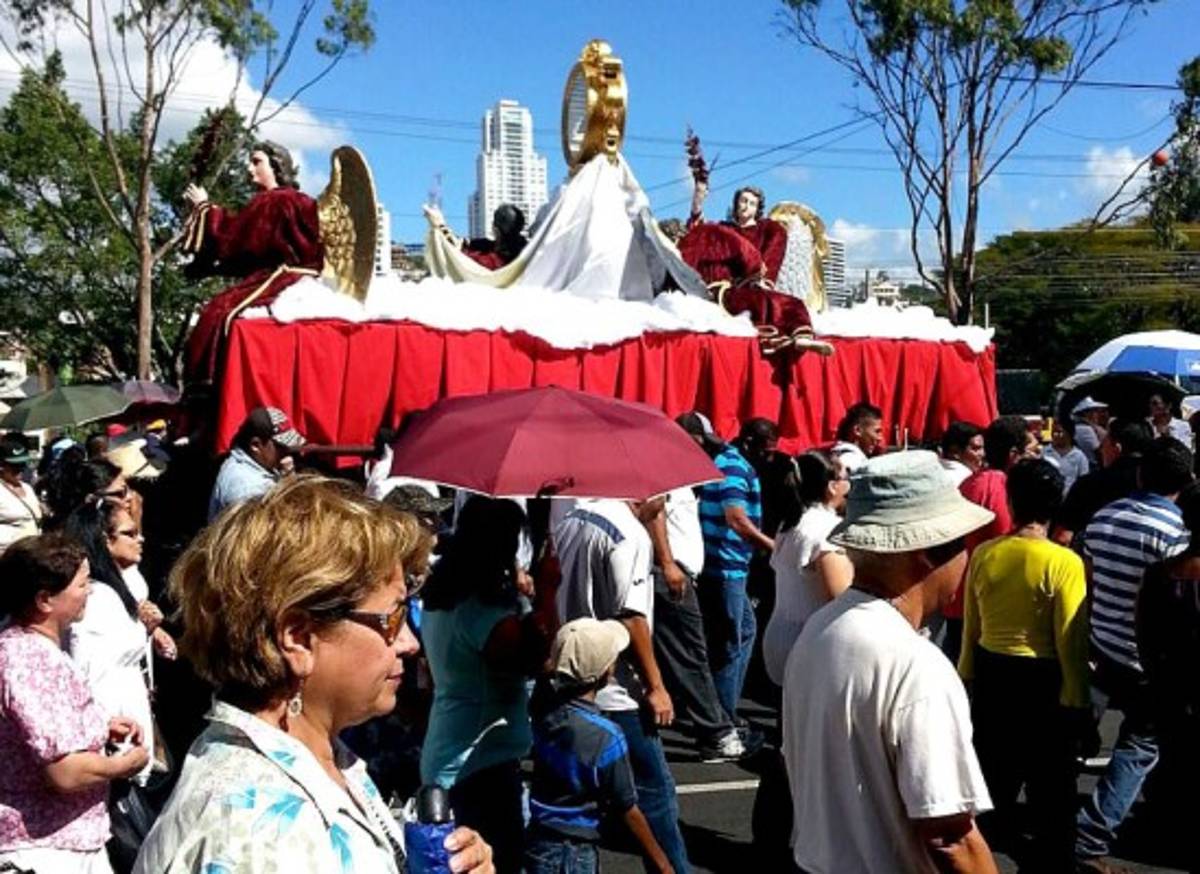 Procesión en honor a la patrona de Honduras