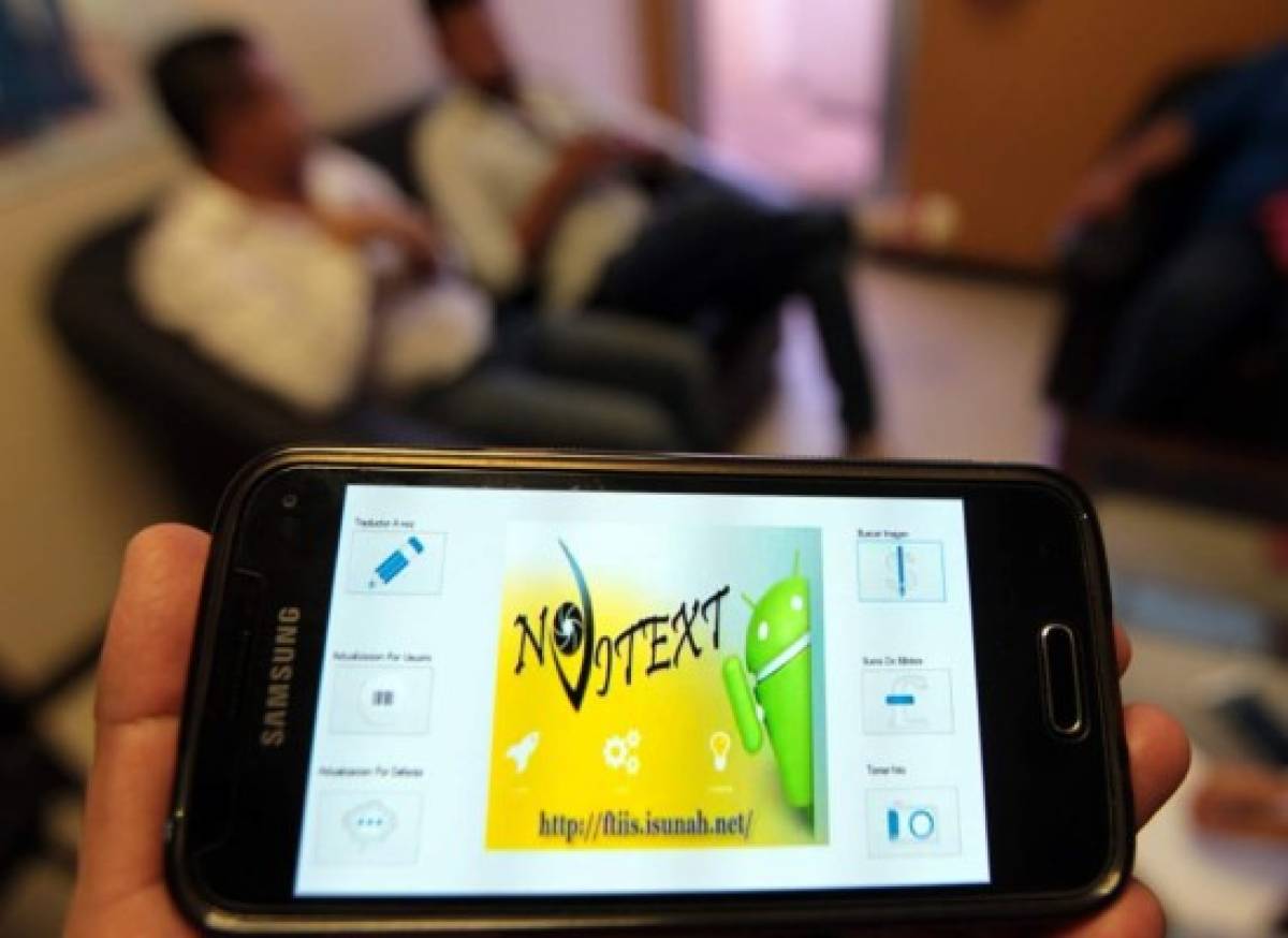 Universitarios diseñan app para no videntes
