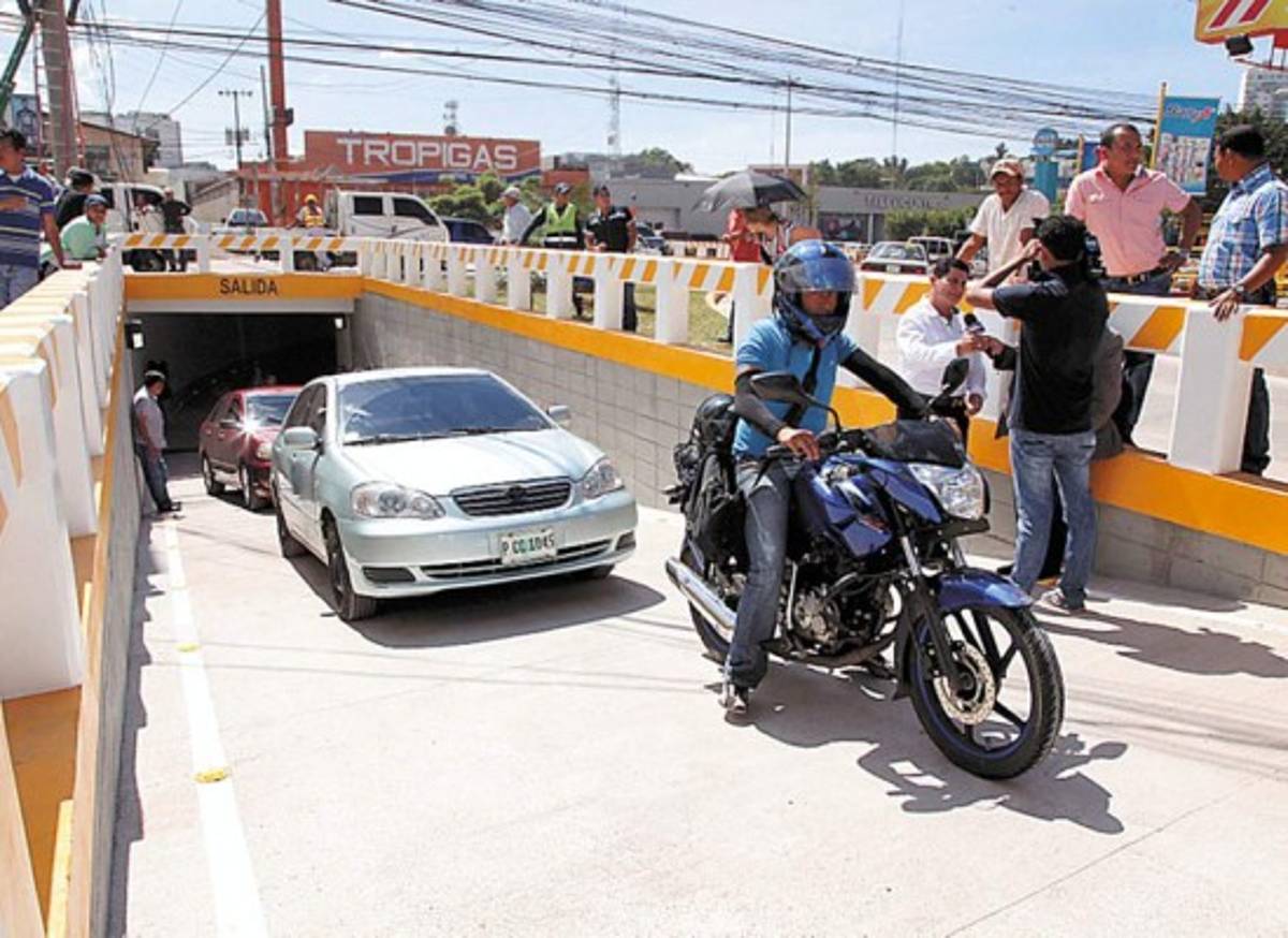 Vecinos piden túnel en Prados Universitarios