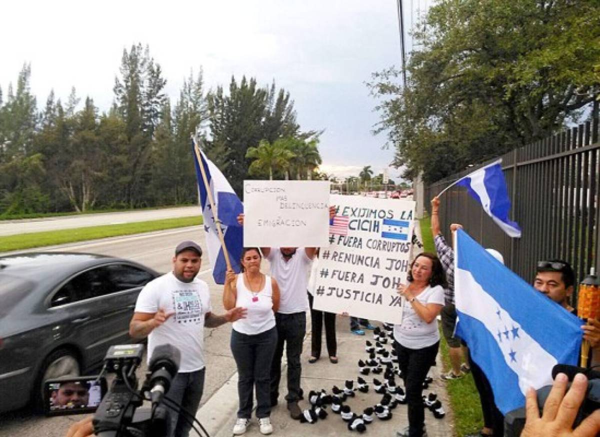 'Indignados' realizaron plantón frente a Univisión