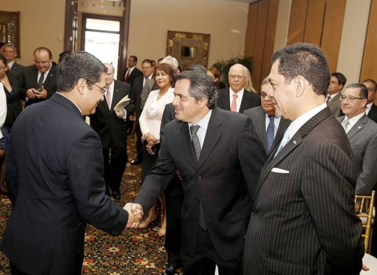 'Honduras les espera', dice en Perú presidente Juan Orlando Hernández