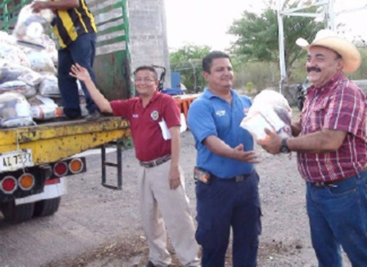 Realizan entrega de víveres en el sur