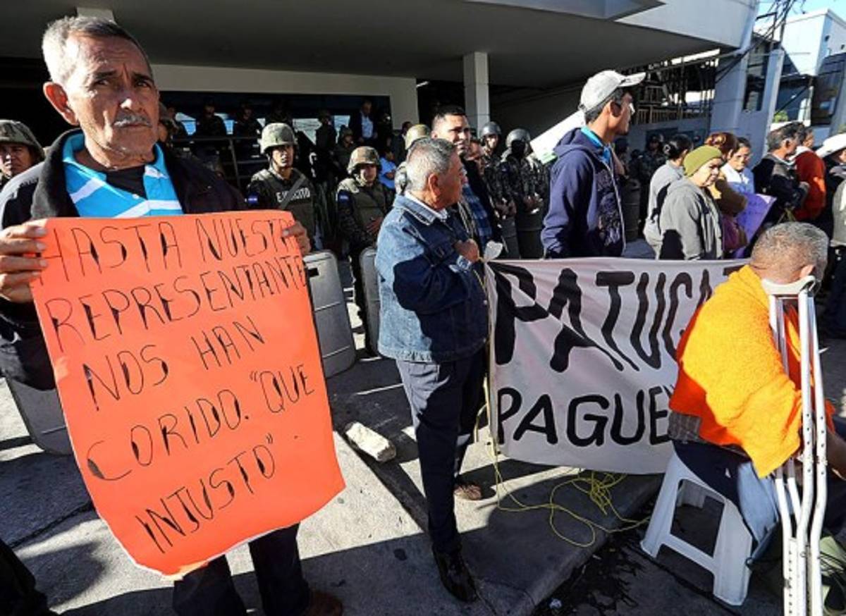 Pobladores de Patuca protestan ante ENEE