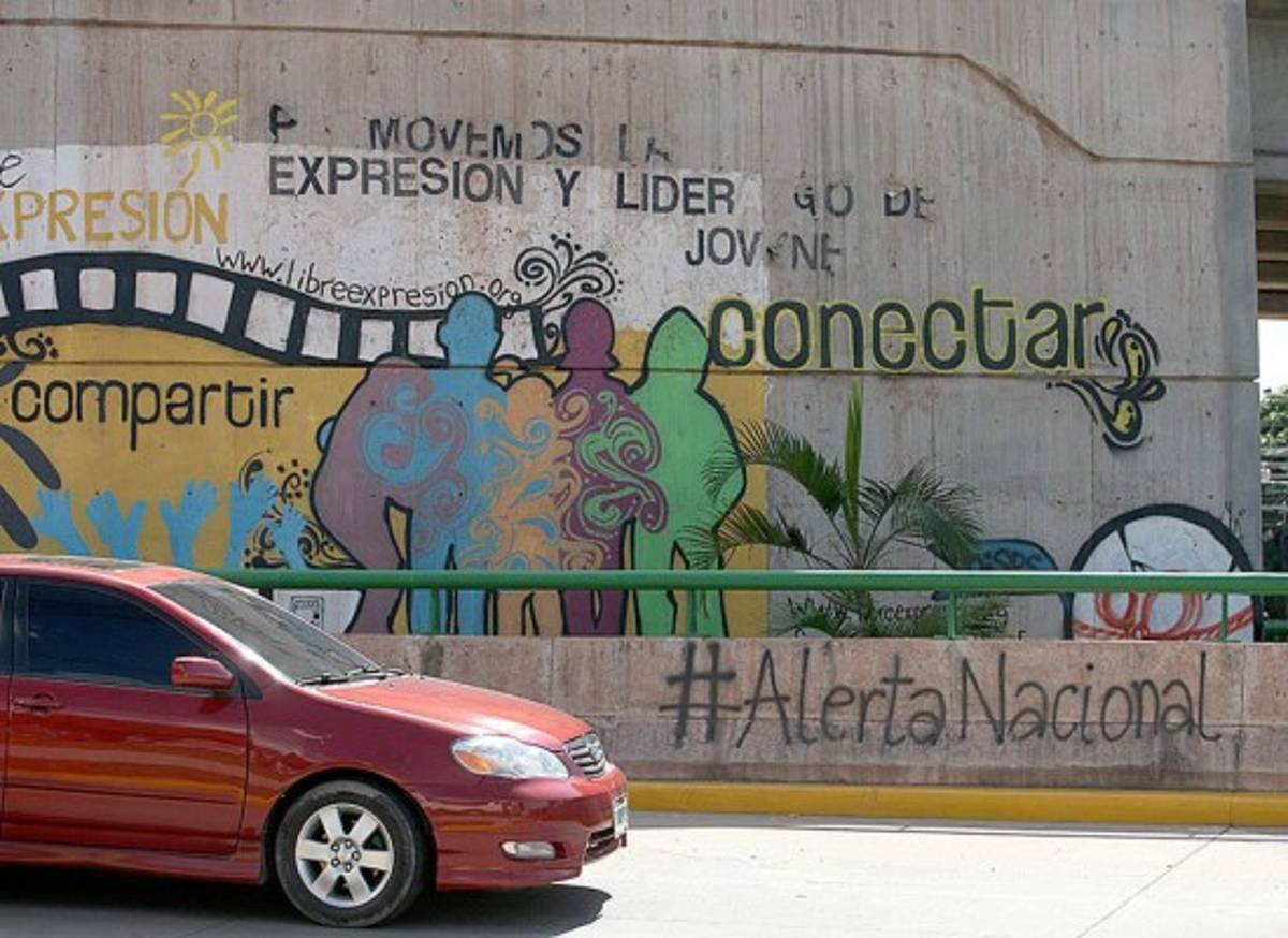 Hondureños a favor y en contra de grafitis