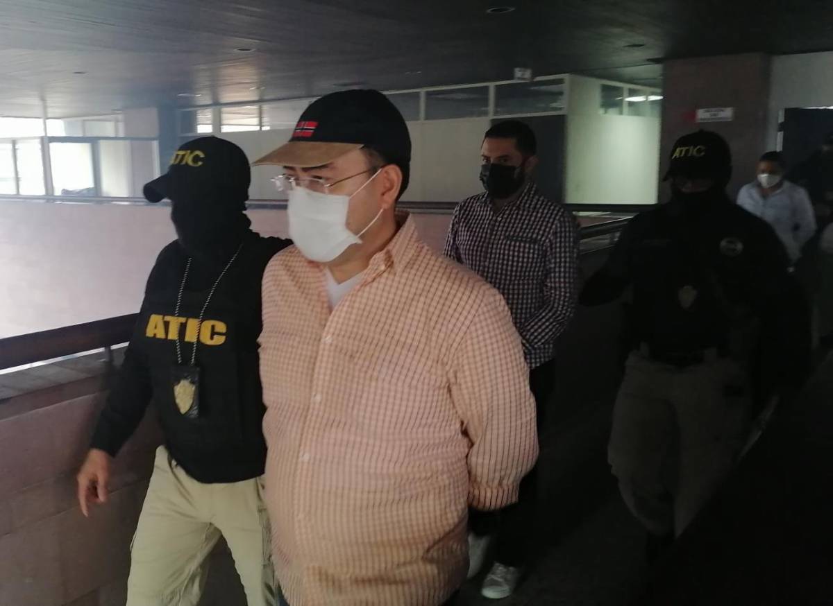 Alex Moraes, exdirector de Invest-H fue el primer detenido que reportaron las autoridades por la compra de 474 mil mascarillas al inicio de la pandemia covid-19