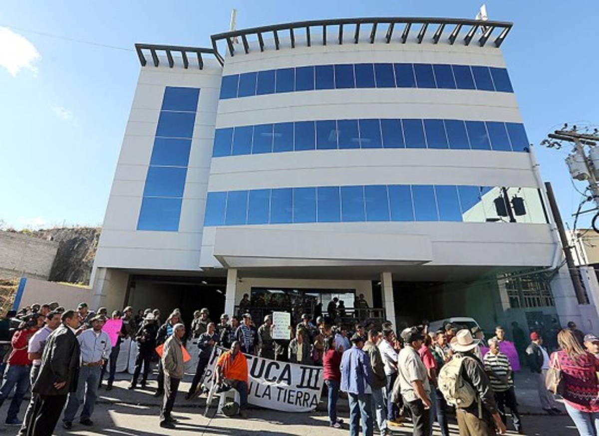 Pobladores de Patuca protestan ante ENEE