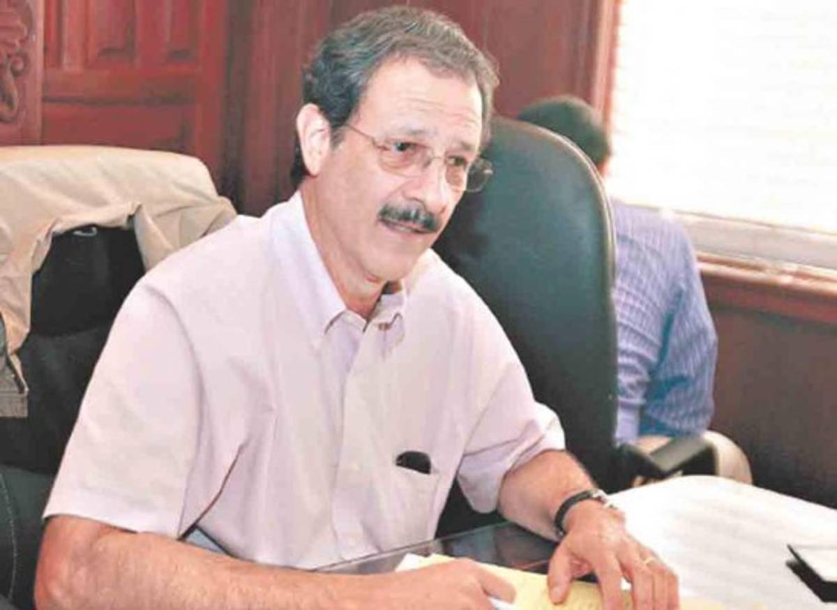 Hay diputados liberales que se arrodillan ante JOH