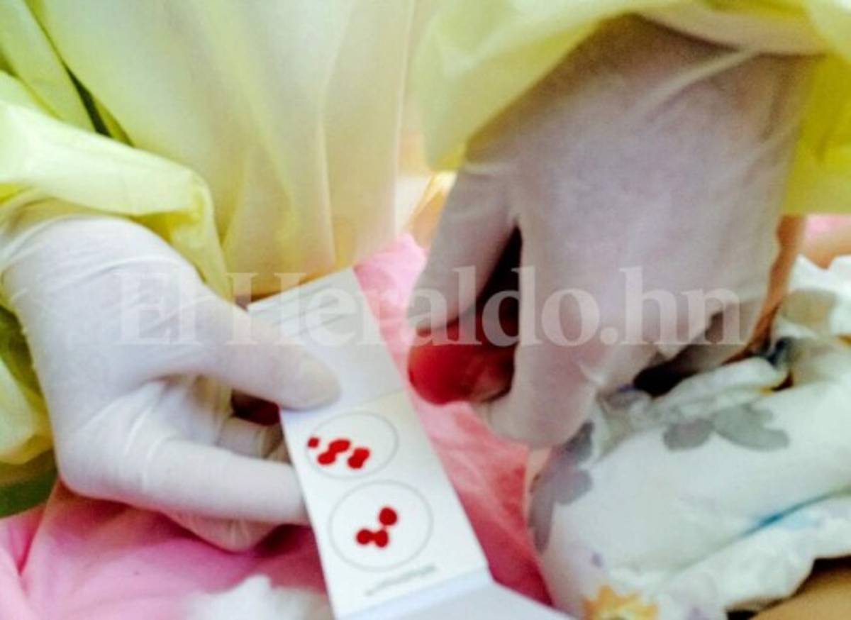 Realizan prueba de ADN al bebé que habría sido intercambiado en HEU