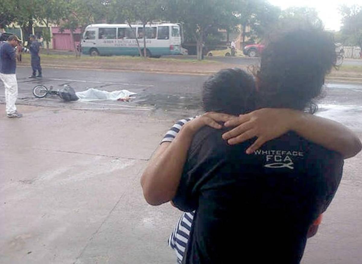 Ciclista muere atropellado en bulevar FF AA