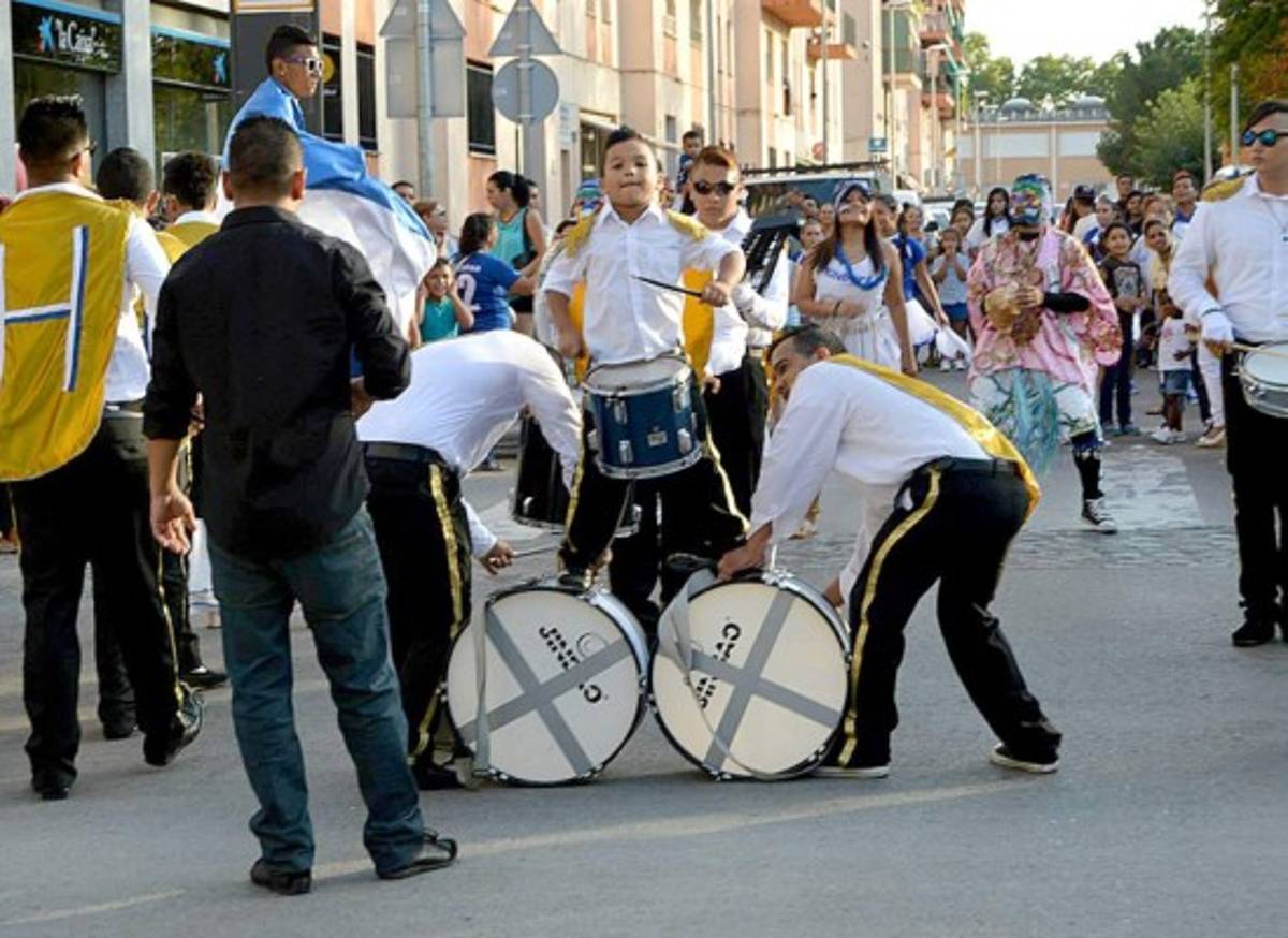 Histórico desfile de hondureños en Girona