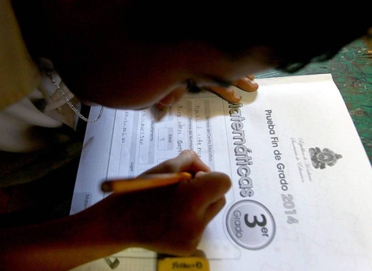 Estudiantes de Honduras se someten a pruebas censales de Educación