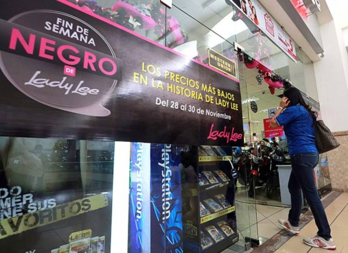 Masiva afluencia de consumidores hondureños en el 'viernes negro'