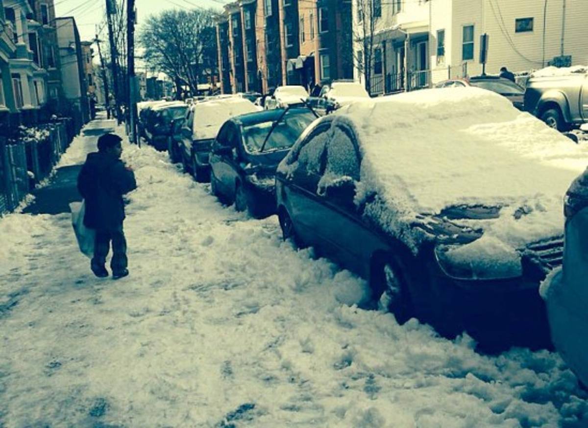 Así viven la nevada los migrantes hondureños en Estados Unidos