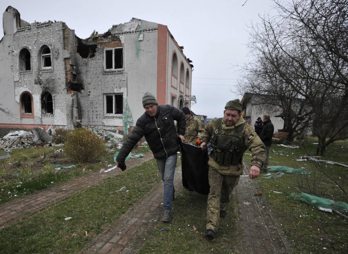 Ucrania dice que encontró 1,200 cuerpos cerca de Kiev y se prepara para ataque