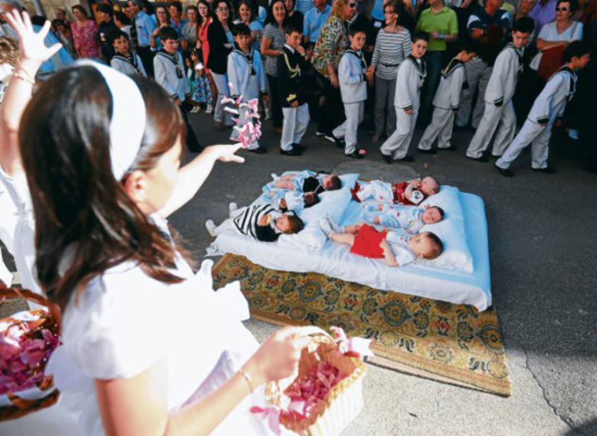 Bebés de Murcia a merced de El Colacho y El Atabalero