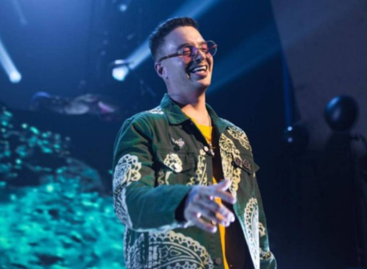 J Balvin publica foto de su familia; no creerás lo bella que es su hermana