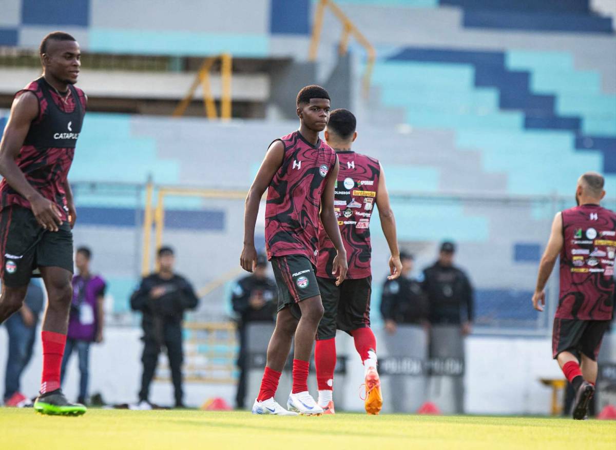 Pomponera de los tiktokers sorprende: El ambiente previo al partido entre Platense y CD Choloma