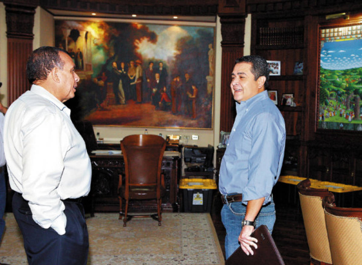JOH inspecciona el Altar Q