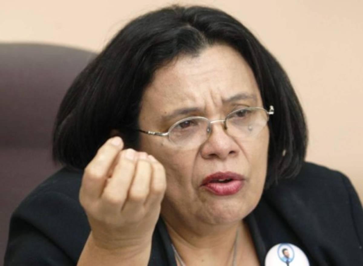 Estudiantes corrigen tuit a rectora de la UNAH y le exigen diálogo