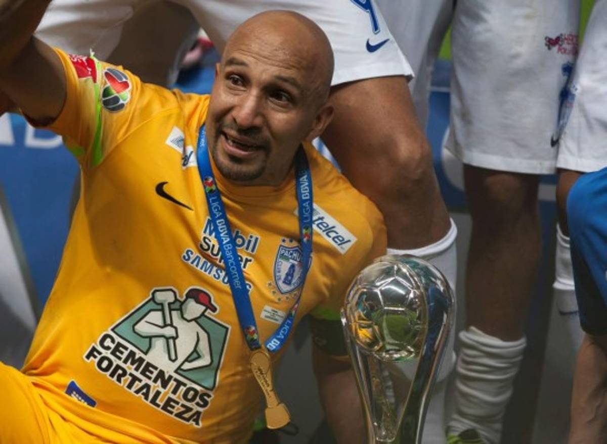 Conejo de la buena suerte, Óscar Pérez se convirtió en el campeón más viejo de México