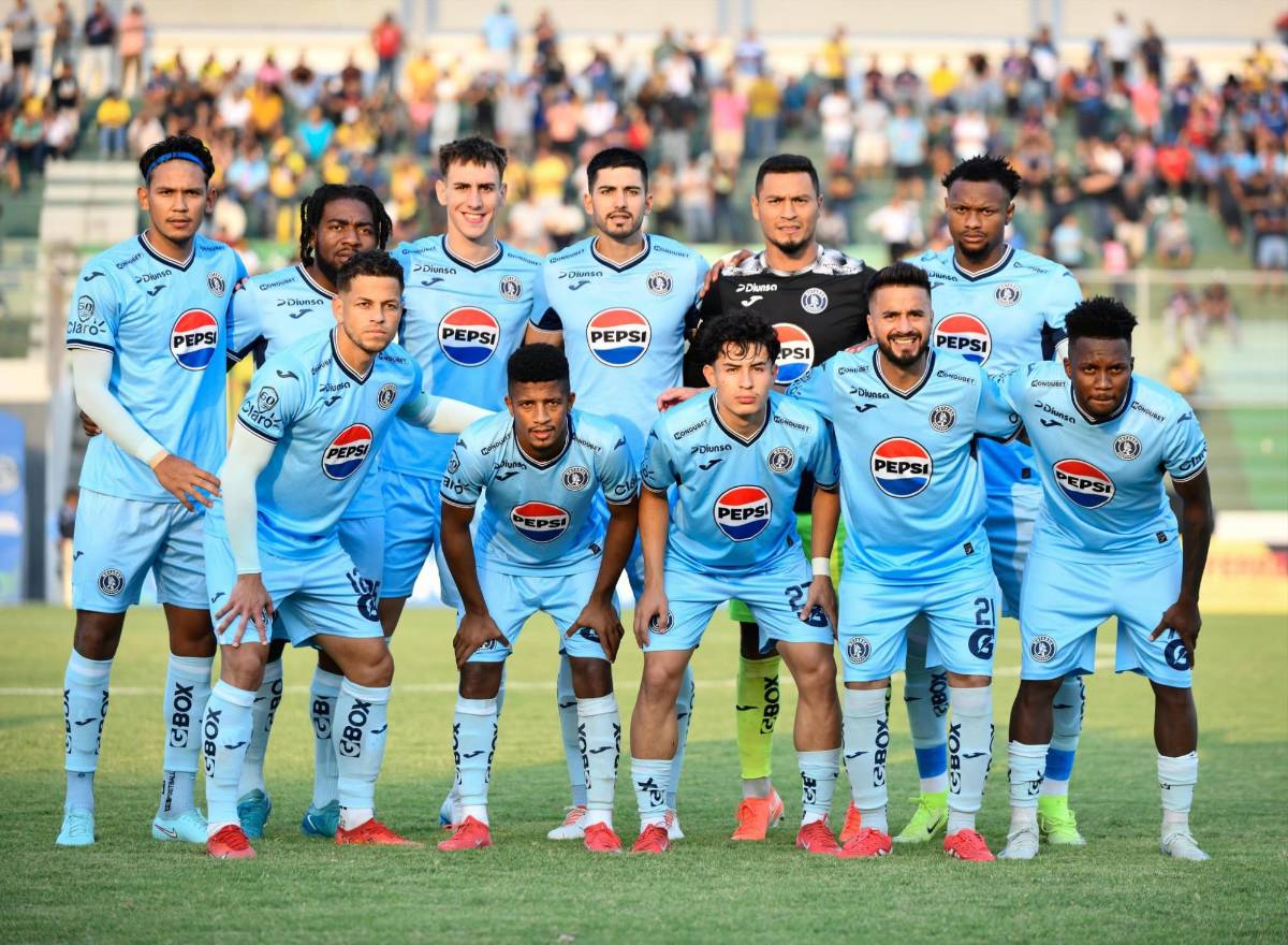 Fotos: Futbolista terminó jugando vendado, tristeza en el Génesis y las bellezas en el estadio