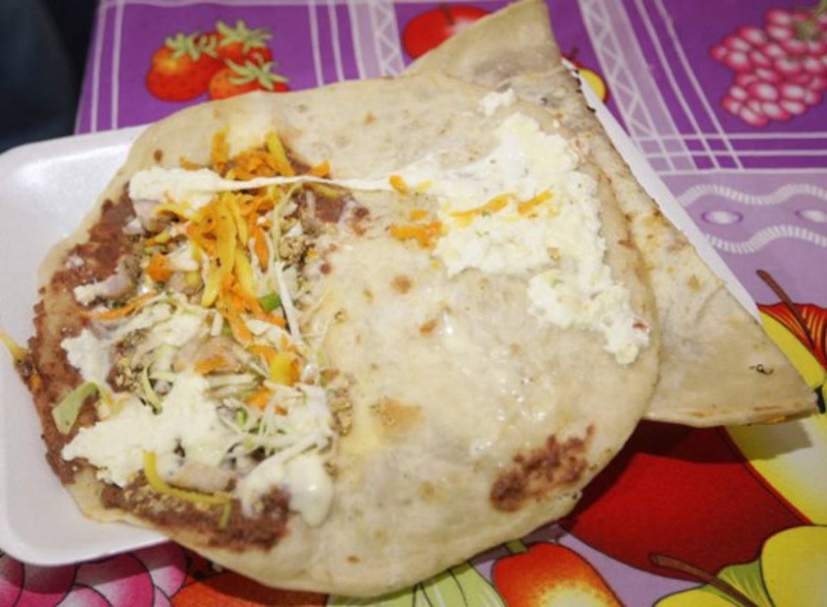Baleadas con carne, sabor hondureño en un rinconcito capitalino