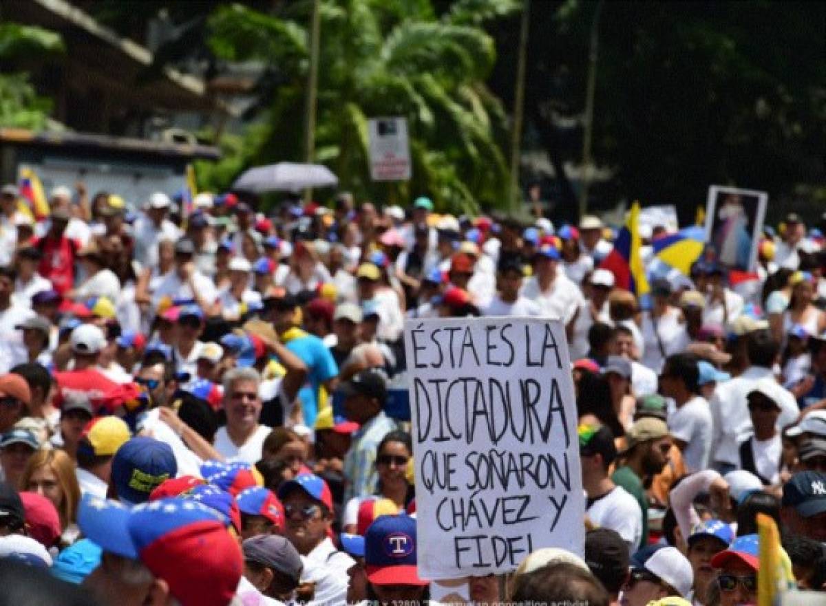 Oposición 'marcha en silencio' tras ola de disturbios en Venezuela