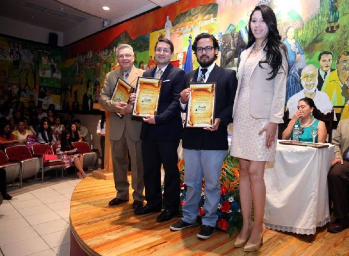 Ernesto Bondy y Gracia Mercado son los ganadores del Concurso de Cuentos Cortos de EL HERALDO