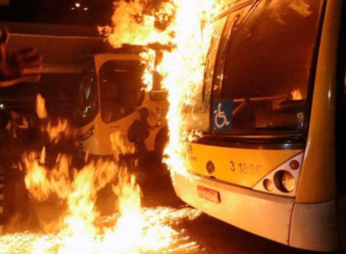 Incendio de autobús deja 40 muertos en India