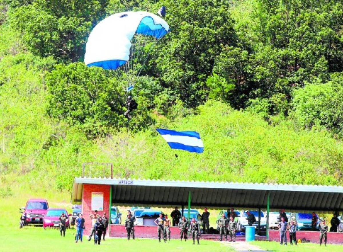 Capitán Óscar Orlando Matamoros, la leyenda de los paracaidistas en Honduras