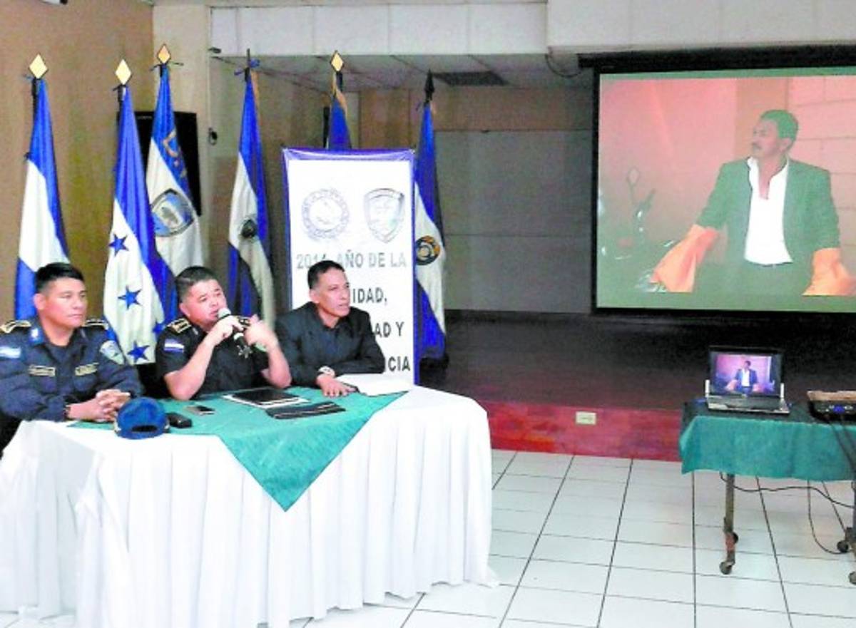 Galdámez disparó a espaldas de un agente de policía