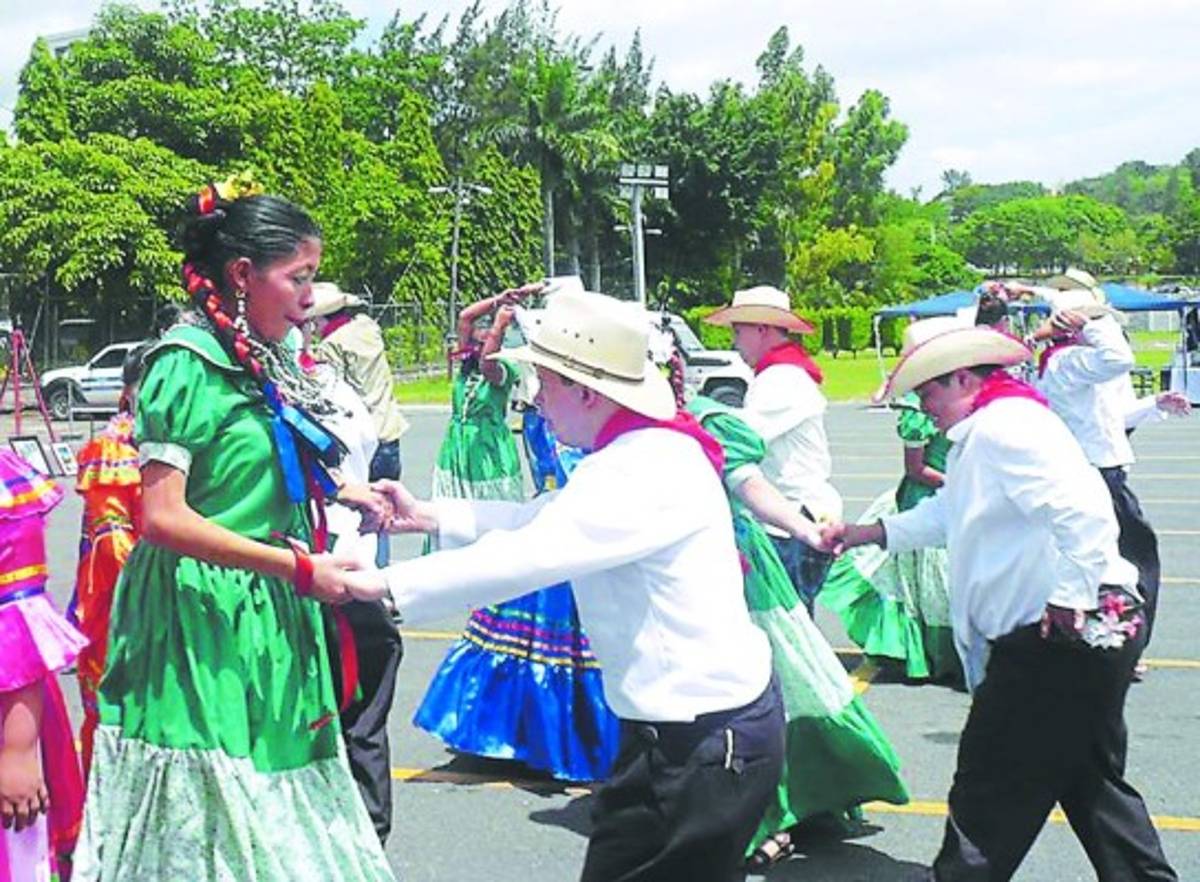 Jóvenes deciden su futuro al son de la danza