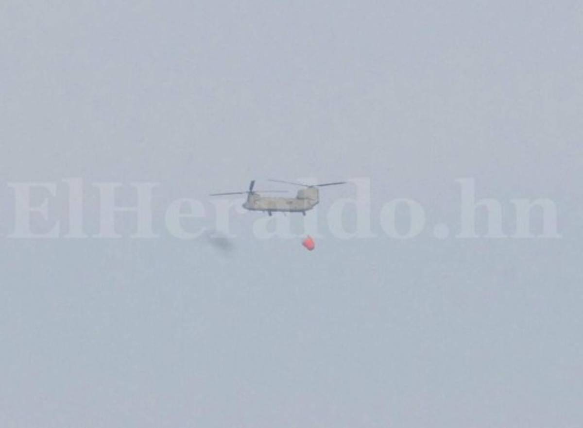 Continúan los trabajos para apagar incendio en El Hatillo