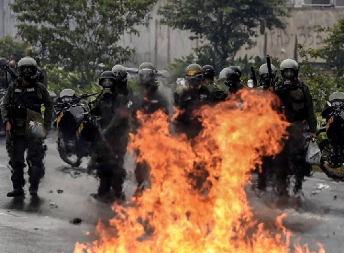 Dos dirigentes opositores venezolanos detenidos por 'actos terroristas': ministro