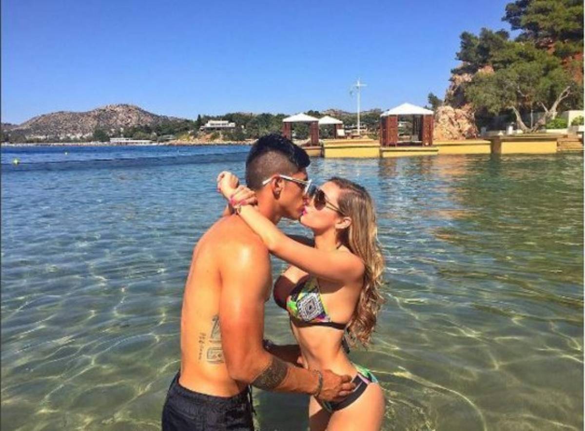 Novia de Alan Pulido muestra su gusto por las armas de fuego