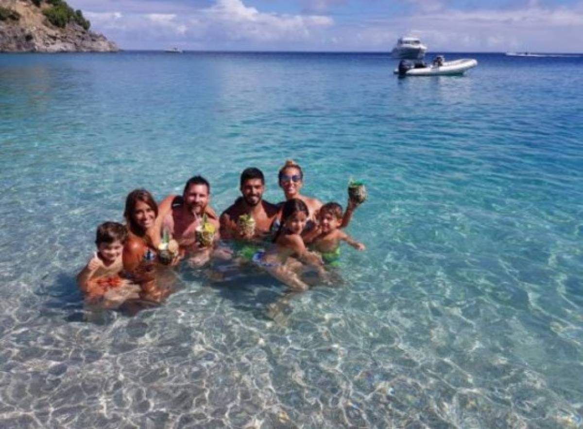 La familia de Leo Messi junto a la de Luis Suárez durante unas merecidas vacaciones. (Fotos: @leomessi en Instagram)