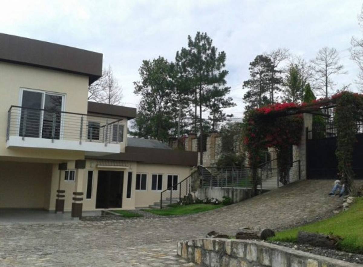 Aseguran casa de playa en Omoa y complejo de apartamentos en El Hatillo a familia Matta