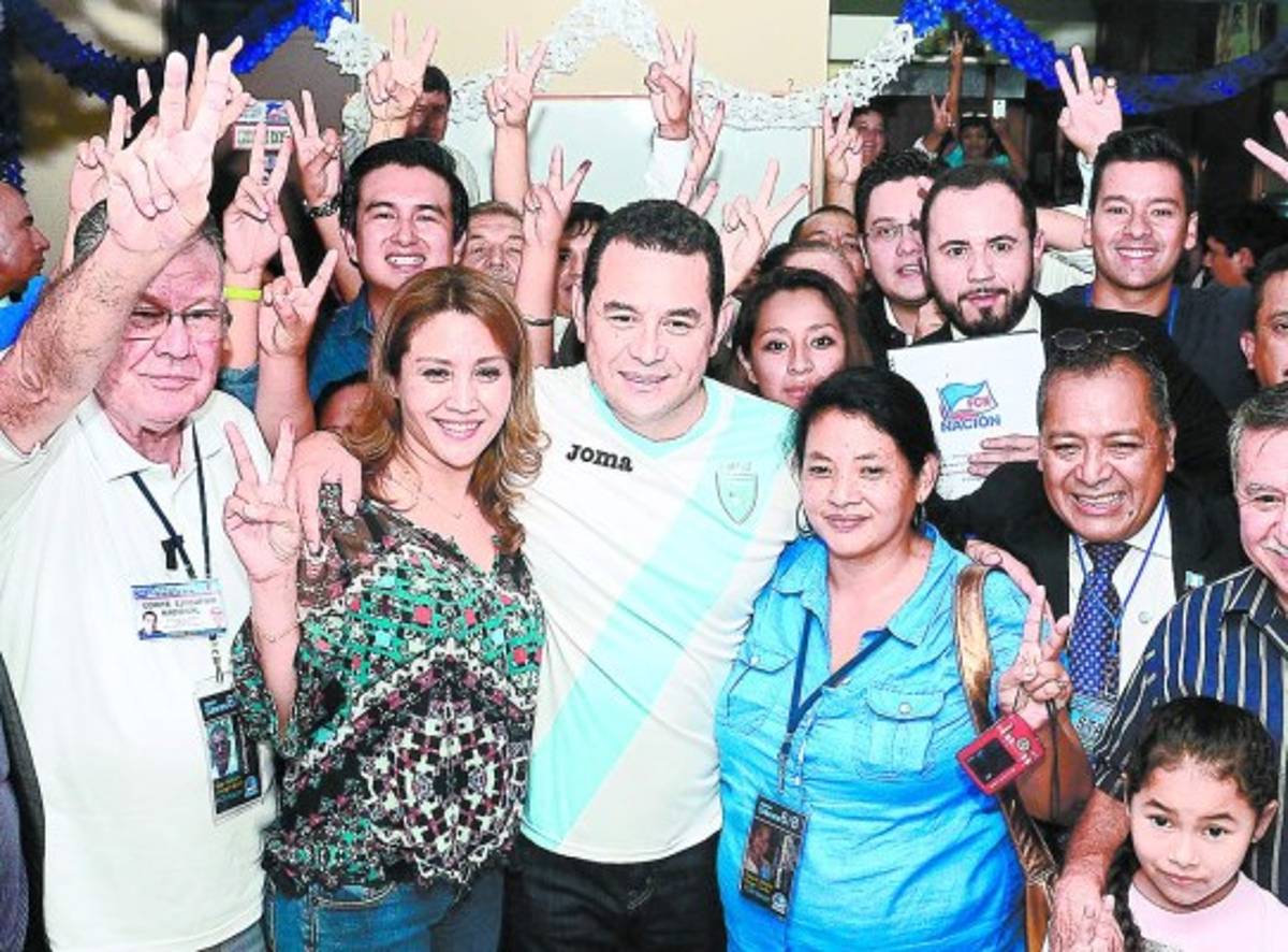 Comediante Jimmy Morales se proclama presidente electo